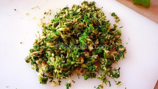 荠菜切小碎颗粒
