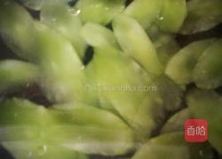 蒜蓉莴笋的做法图解2