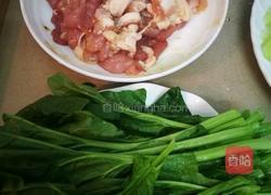 菠菜炒肉片的做法图解1