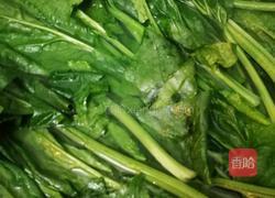 菠菜炒肉片的做法图解2