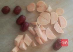 小米地瓜薏米红枣粥的做法图解2