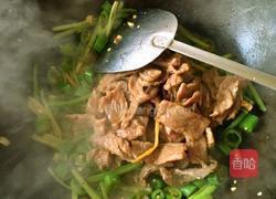 青椒芹菜炒牛肉的做法图解7