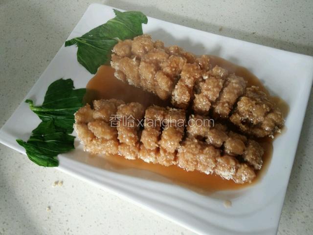 将汤汁淋在炸好的鱼上即可。
