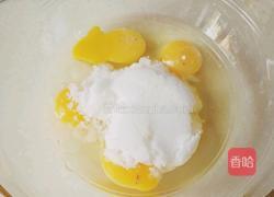 红丝绒海绵蛋糕杯的做法图解2