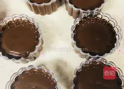 Illustration of how to make chocolate mooncakes 8