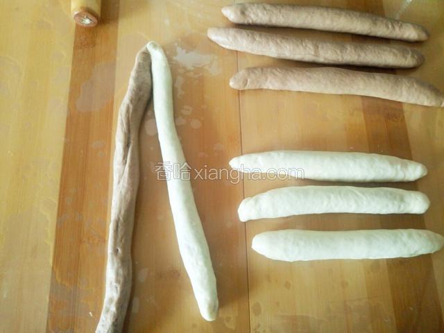 然后每种取一根 顶部捏紧