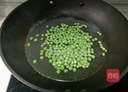 虾仁豌豆的做法图解1