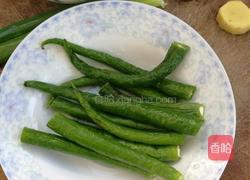 凉拌烧椒的做法图解1