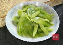 蒜蓉莴笋的做法图解2