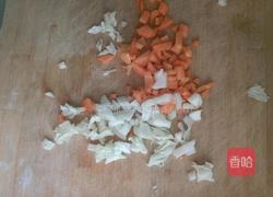 胡萝卜白菜鸡蛋面的做法图解2