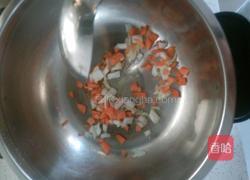 胡萝卜白菜鸡蛋面的做法图解3