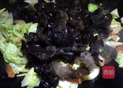 木耳炒白菜的做法图解11