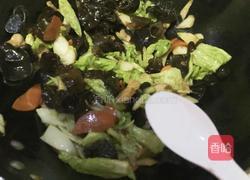 木耳炒白菜的做法图解12