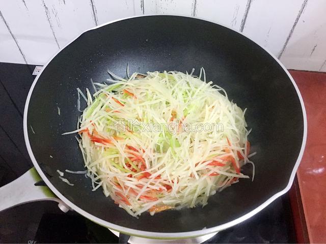 翻炒至断生