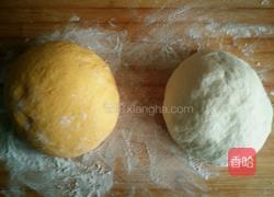 奶香南瓜双色馒头的做法图解5