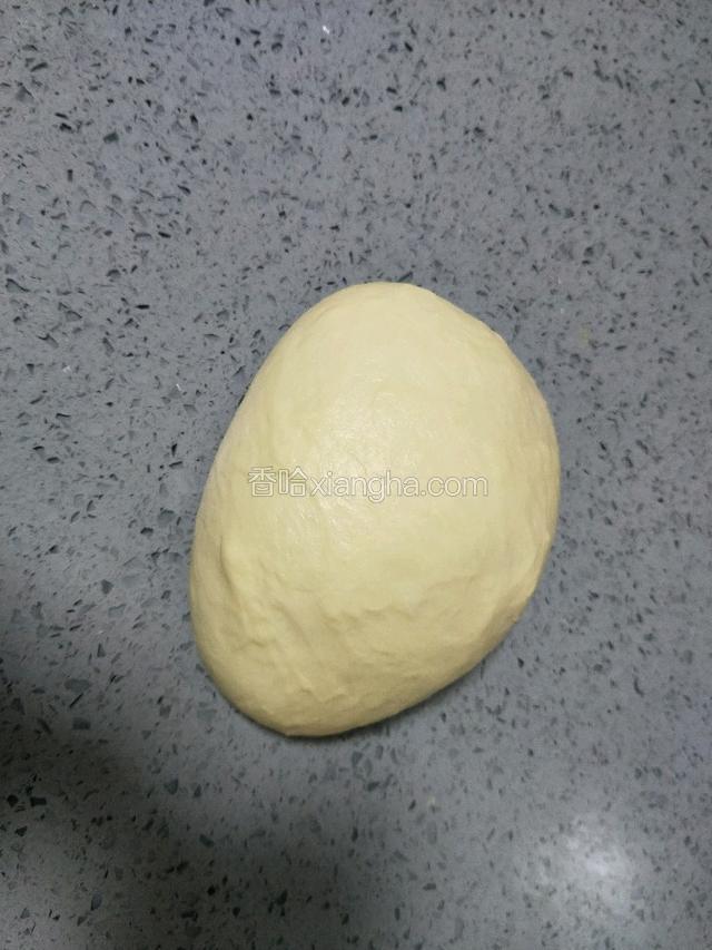 揉成光滑的面团