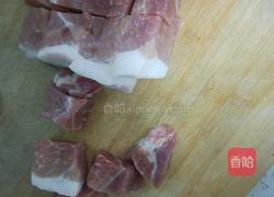 酸菜炖肉的做法图解1