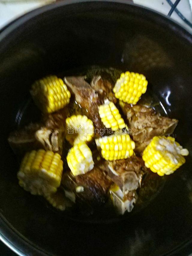 放入玉米