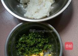 莴笋叶蛋黄粥的做法图解1