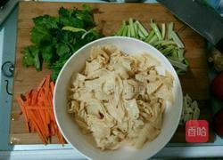 芹菜豆腐皮的做法图解1