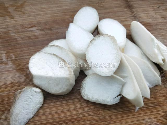 杏鲍菇洗净切片