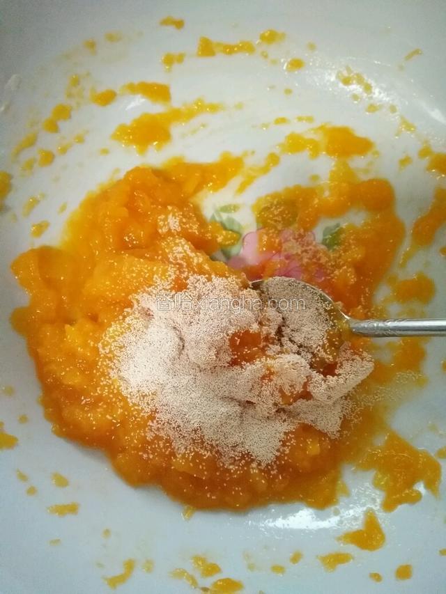在加入适量发酵粉化开
