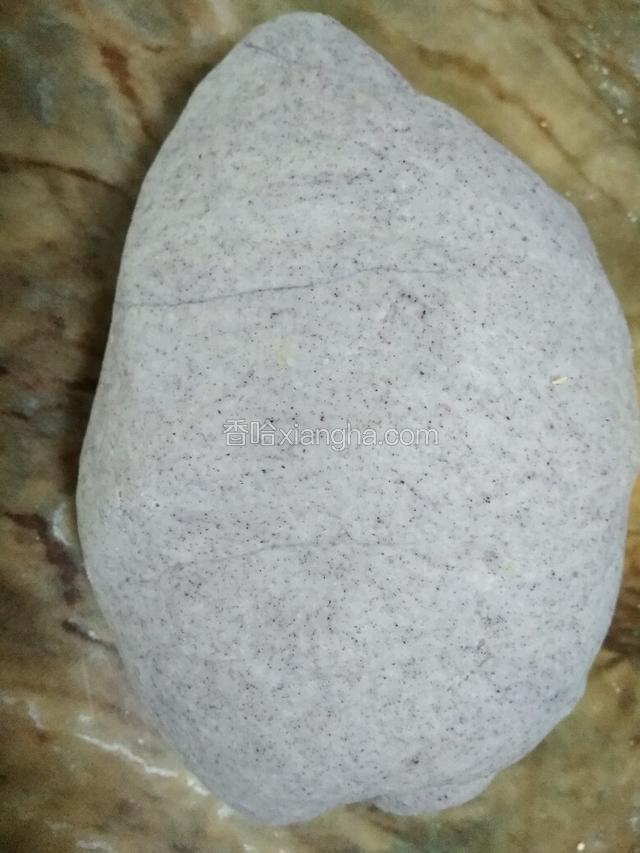 然后在排气，搓成光滑的面团