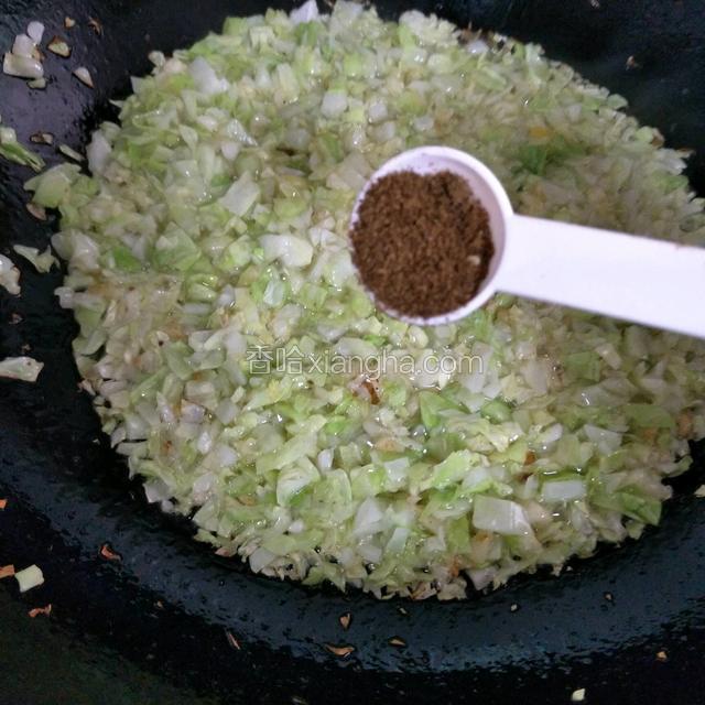 加入五香粉或十三香