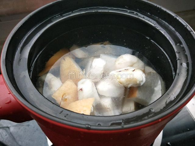 凉水加入红梨荸荠