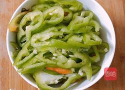 辣椒炒鸡胸肉的做法图解2