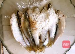 干煸小白鱼的做法图解2