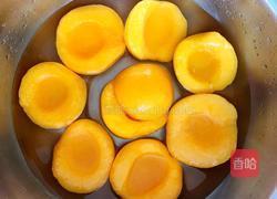 冰糖黄桃罐头的做法图解3