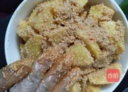 土豆粉蒸肉的做法图解2