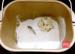 紫薯蛋黄酥的做法图解1