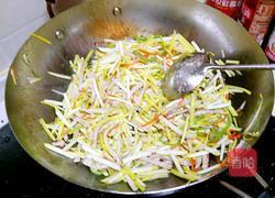 鲁菜大师蒋家菜蒜黄肉丝的做法图解3