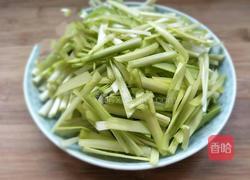 韭黄炒肉丝的做法图解1