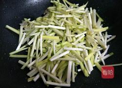 韭黄炒肉丝的做法图解5
