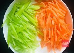 胡萝卜丝炒莴笋丝的做法图解3