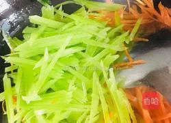 胡萝卜丝炒莴笋丝的做法图解7