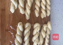 蜂蜜奶香大麻花的做法图解2