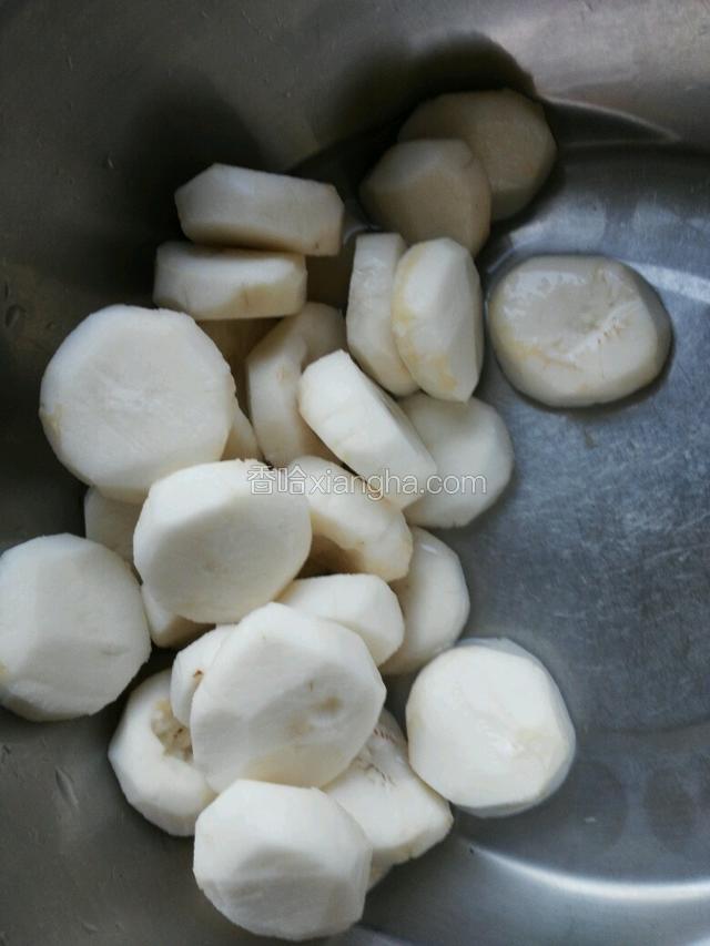 马蹄削皮，洗干净