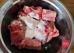 红烧排骨炖萝卜的做法图解1