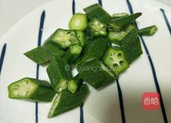 土鸡蛋炒秋葵的做法图解3