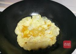 土鸡蛋炒秋葵的做法图解5