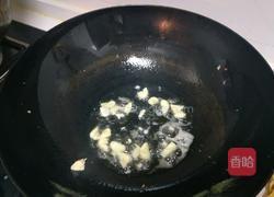 土鸡蛋炒秋葵的做法图解6