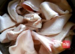 凉拌皮冻的做法图解2