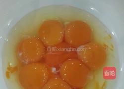 十寸戚风蛋糕的做法图解2