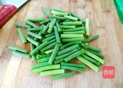 蒜苔炒肉丝的做法图解2