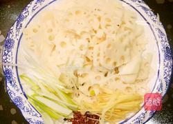 鲁菜大师蒋家菜菜品凉拌麻藕片的做法图解2