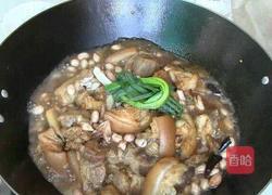 花生炖猪蹄的做法图解4